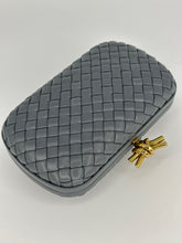 Carica l'immagine nel visualizzatore di Gallery, Bottega Veneta Cluch Knot