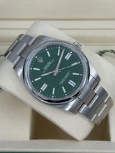 Carica l'immagine nel visualizzatore di Gallery, Rolex Oyster Perpetual 41 ref. 124300 year 2025 full set LIKE NEW