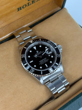 Carica l'immagine nel visualizzatore di Gallery, Rolex Submariner Date 16610 year 1990 full set
