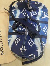 Carica l'immagine nel visualizzatore di Gallery, Louis Vuitton Keepall Bandoulière 50 LV Escale ref. M45117 summer 2020 collection
