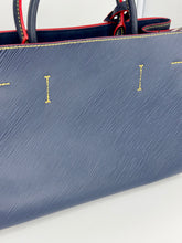 Carica l&#39;immagine nel visualizzatore di Gallery, Borsa Louis Vuitton Twist Tote Epi pelle blu indaco M54980 year 2018 full set
