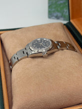 Carica l'immagine nel visualizzatore di Gallery, Rolex Oyster Perpetual 26mm ref. 67230 year 1998 full set