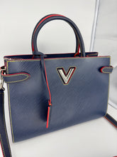 Carica l'immagine nel visualizzatore di Gallery, Borsa Louis Vuitton Twist Tote Epi pelle blu indaco M54980 year 2018 full set