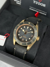 Carica l'immagine nel visualizzatore di Gallery, Tudor Black Bay Bronze 79250BA year 2023 full set LIKE NEW
