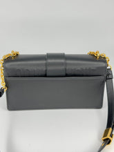 Carica l'immagine nel visualizzatore di Gallery, Borsa Dior 30 Montaigne East-West con catena