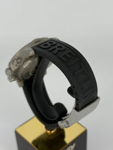 Carica l'immagine nel visualizzatore di Gallery, Breitling Avenger Brandit titanium referenza E13383