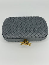 Carica l'immagine nel visualizzatore di Gallery, Bottega Veneta Cluch Knot