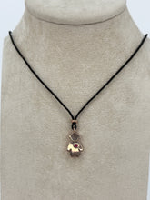 Carica l'immagine nel visualizzatore di Gallery, Collana con bebè in argento rosato