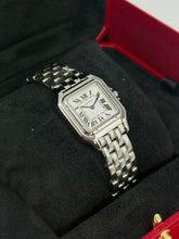 Carica l'immagine nel visualizzatore di Gallery, Cartier Panthère Medium WSPN0015 year 2026 full set LIKE NEW