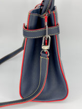 Carica l'immagine nel visualizzatore di Gallery, Borsa Louis Vuitton Twist Tote Epi pelle blu indaco M54980 year 2018 full set