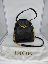 Carica l'immagine nel visualizzatore di Gallery, Borsa Media C’est Dior autunno 2023