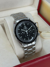 Carica l'immagine nel visualizzatore di Gallery, Omega Speedmaster Professional Moonwatch ref. 35705000 year 2005 full set