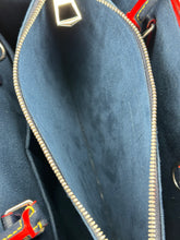 Carica l'immagine nel visualizzatore di Gallery, Borsa Louis Vuitton Twist Tote Epi pelle blu indaco M54980 year 2018 full set