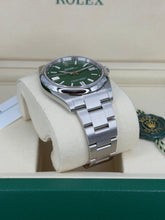 Carica l'immagine nel visualizzatore di Gallery, Rolex Oyster Perpetual 41 ref. 124300 year 2025 full set LIKE NEW