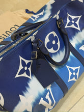 Carica l'immagine nel visualizzatore di Gallery, Louis Vuitton Keepall Bandoulière 50 LV Escale ref. M45117 summer 2020 collection