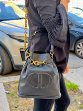 Carica l'immagine nel visualizzatore di Gallery, Borsa Media C’est Dior autunno 2023