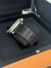 Carica l'immagine nel visualizzatore di Gallery, Panerai Luminor Submersible Titanium PAM01305 year 2019 full set