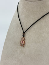 Carica l'immagine nel visualizzatore di Gallery, Collana con bebè in argento rosato