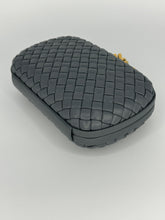 Carica l'immagine nel visualizzatore di Gallery, Bottega Veneta Cluch Knot