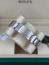 Carica l'immagine nel visualizzatore di Gallery, Rolex Oyster Perpetual 41 ref. 124300 year 2025 full set LIKE NEW