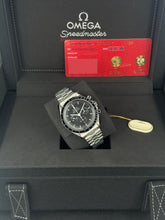 Carica l'immagine nel visualizzatore di Gallery, Omega Speedmaster Professional Moonwatch Hesalite 31030425001001 year 2026 full set LIKE NEW