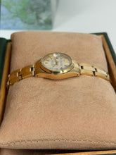 Carica l'immagine nel visualizzatore di Gallery, Rolex Lady-Datejust 26mm 18K yellow gold ref. 6916 year 1977