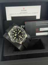 Carica l'immagine nel visualizzatore di Gallery, Tudor Pelagos LHD Titanium 25610TNL year 2021 full set