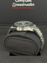 Carica l'immagine nel visualizzatore di Gallery, Omega Speedmaster Professional Moonwatch Hesalite 31030425001001 year 2026 full set LIKE NEW