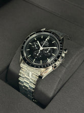 Carica l'immagine nel visualizzatore di Gallery, Omega Speedmaster Professional Moonwatch Hesalite 31030425001001 year 2026 full set LIKE NEW