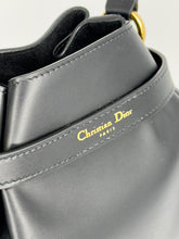Carica l'immagine nel visualizzatore di Gallery, Borsa Media C’est Dior autunno 2023