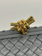 Carica l'immagine nel visualizzatore di Gallery, Bottega Veneta Cluch Knot