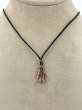 Carica l'immagine nel visualizzatore di Gallery, Collana con bebè in argento rosato