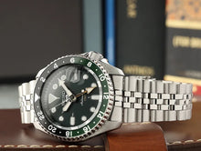 Carica l'immagine nel visualizzatore di Gallery, Orologio Seiko 5 Sport GMT - SSK035K1