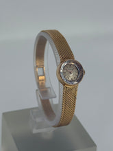 Carica l'immagine nel visualizzatore di Gallery, Omega Ladymatic in oro giallo 18 KT 15,5 mm