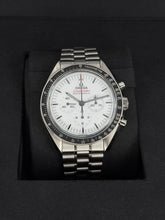 Carica l'immagine nel visualizzatore di Gallery, Omega Speedmaster Professional Moonwatch zaffiro 31030425004001 year 2025 full set
