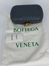 Carica l'immagine nel visualizzatore di Gallery, Bottega Veneta Cluch Knot