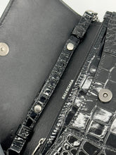 Carica l&#39;immagine nel visualizzatore di Gallery, Clutch portafoglio Balenciaga Hourglass in pelle nera
