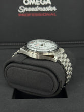 Carica l'immagine nel visualizzatore di Gallery, Omega Speedmaster Professional Moonwatch zaffiro 31030425004001 year 2025 full set