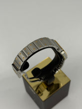 Carica l'immagine nel visualizzatore di Gallery, Cartier Santos Galbée 24mm ref. 166930 al quarzo