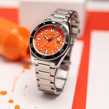 Carica l'immagine nel visualizzatore di Gallery, Citizen of Marine Ecodrive orange AW1760-81X