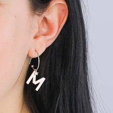 Carica l'immagine nel visualizzatore di Gallery, Orecchini COMETE con iniziale