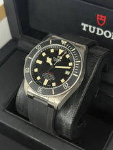 Carica l'immagine nel visualizzatore di Gallery, Tudor Pelagos LHD Titanium 25610TNL year 2021 full set
