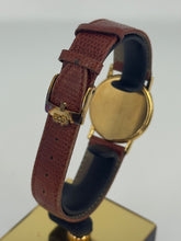 Carica l&#39;immagine nel visualizzatore di Gallery, Corum Romulus al quarzo in oro giallo 18KT 30mm
