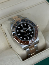 Carica l&#39;immagine nel visualizzatore di Gallery, Rolex GMT-Master II Rootbeer 126711CHNR year 2023 full set

