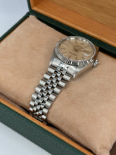 Carica l&#39;immagine nel visualizzatore di Gallery, Rolex Datejust 36mm 16234 year 1995 full set
