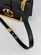 Carica l&#39;immagine nel visualizzatore di Gallery, Borsa Dior 30 Montaigne East-West con catena
