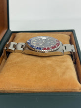 Carica l'immagine nel visualizzatore di Gallery, Rolex GMT-Master “pepsi” 16700 year 1992 full set LIKE NEW
