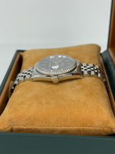Carica l'immagine nel visualizzatore di Gallery, Rolex Datejust 36mm Dial Tapisserie ref. 16220 year 1991 full set
