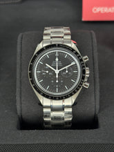 Carica l&#39;immagine nel visualizzatore di Gallery, Omega Speedmaster Professional Moonwatch 31130423001005 year 2020 full set LIKE NEW
