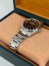 Carica l'immagine nel visualizzatore di Gallery, Rolex Explorer ref. 114270 year 2001 full set

